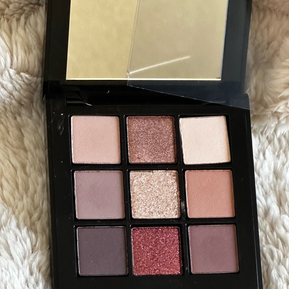 GA-DE Velveteen eyeshadow palette in OH-SO-CHIC